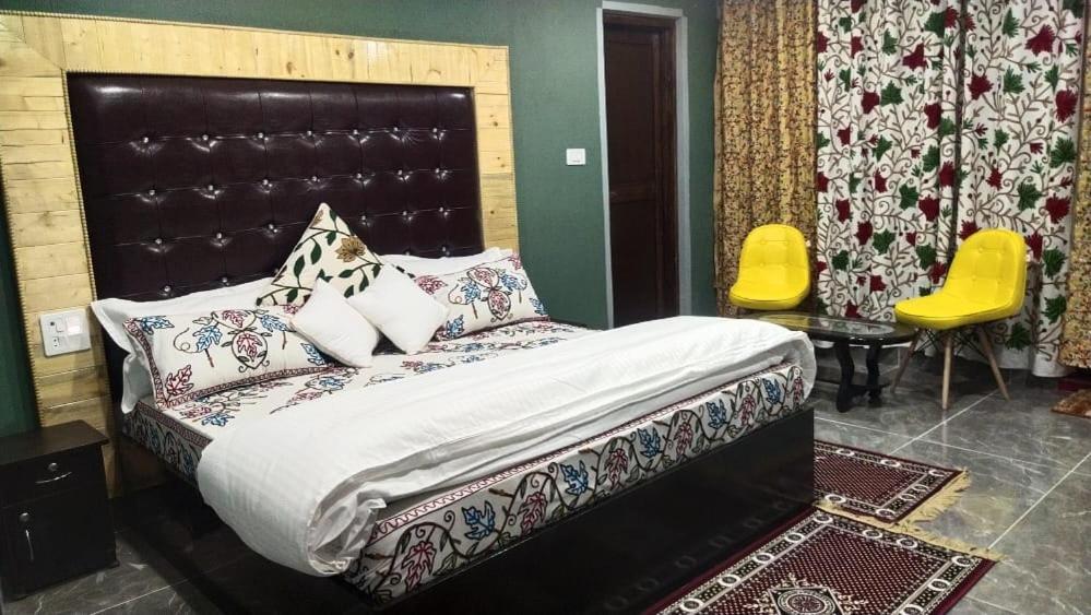 Hotel Seven Pahalgām Eksteriør billede